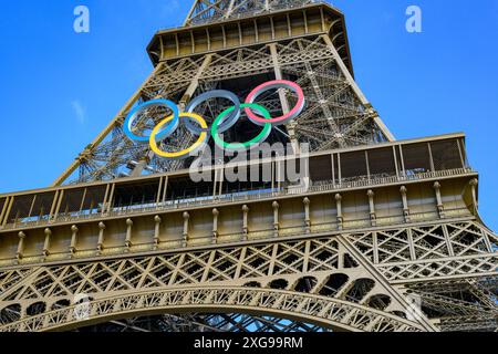 Tour Eiffel prête pour les Jeux Olympiques, Paris Banque D'Images