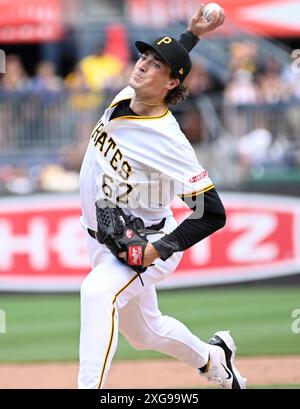 Pittsburgh, États-Unis. 07 juillet 2024. Le lanceur des Pirates de Pittsburgh Kyle Nicolas (62) lance la neuvième manche de la victoire des mets de New York 3-2 au PNC Park le dimanche 7 juillet 2024 à Pittsburgh. Photo par Archie Carpenter/UPI crédit : UPI/Alamy Live News Banque D'Images