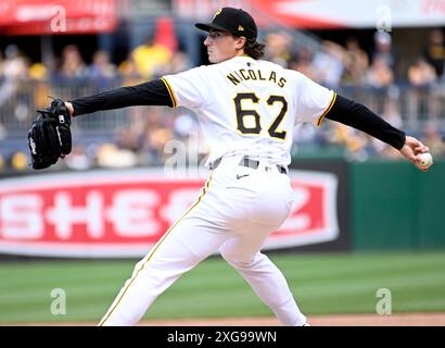 Pittsburgh, États-Unis. 07 juillet 2024. Le lanceur des Pirates de Pittsburgh Kyle Nicolas (62) lance la neuvième manche de la victoire des mets de New York 3-2 au PNC Park le dimanche 7 juillet 2024 à Pittsburgh. Photo par Archie Carpenter/UPI crédit : UPI/Alamy Live News Banque D'Images