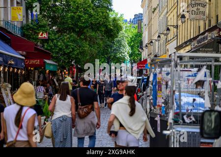 Rues animées de Paris Banque D'Images