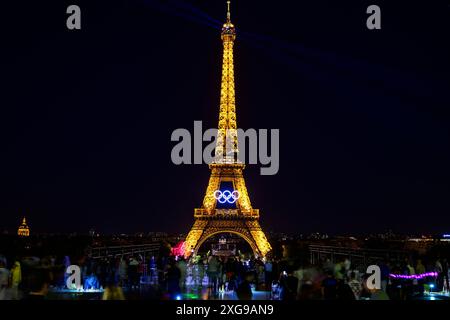 Tour Eiffel la nuit, Paris Banque D'Images