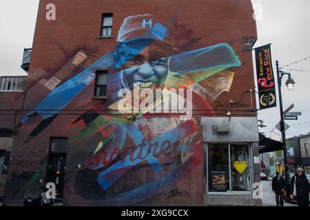 Peinture murale de la joueuse de baseball Jackie Robinson sur la rue Napoleon au centre-ville de Montréal, Québec, Canada Banque D'Images