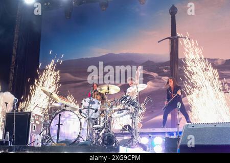 Concert de musique - Greta Van Fleet - Starcatcher World Tour Greta Van Fleet, lors de leur concert live à Piazza Sordello pour leur Starcatcher World Tour le 7 juillet 2024 à Mantoue, Italie. Mantua Sordello place Italie Copyright : xRobertoxTommasinix/xLiveMediax LPM 1435893 Banque D'Images