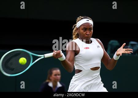 Wimbledon, Londres, Royaume-Uni. 07 juillet 2024. Numéro 2, Coco Gauff lors de sa défaite consécutive face à la compatriote Emma Navarro sur le court central à Wimbledon aujourd'hui. Crédit : Adam Stoltman/Alamy Live News Banque D'Images