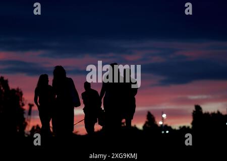 Madrid Espagne ; 06.07.2024.- coucher de soleil sur la rivière Manzanares en été. Photo : Juan Carlos Rojas Banque D'Images