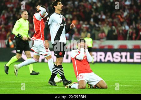 Porto Alegre, Brésil. 7 juillet 2024. Alan Patrick de l'Internacional regrette de ne pas avoir eu de but dans un match de football brésilien en 2024, au stade Beira-Rio, à Porto Alegre, au Brésil. Crédit : Ronaldo Funari/Alamy Live News Banque D'Images