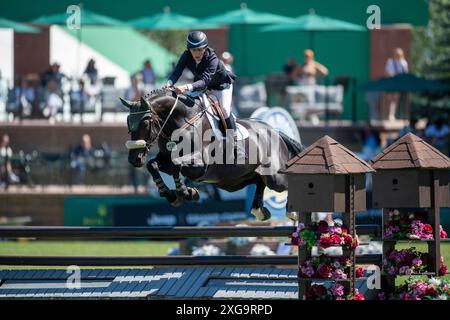 Calgary, Alberta, Canada, 7 juillet 2024. Laura Hazlett (États-Unis) Riding Avianna, North American Showjumping, Spruce Meadows, - Sun Life Derby Banque D'Images