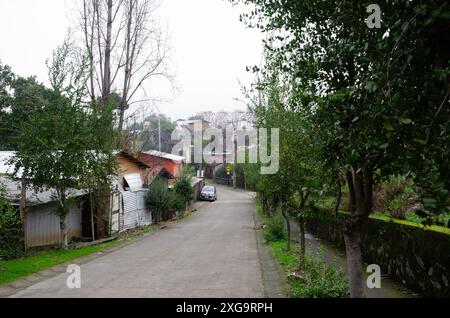 Maisons et rues de San Rosendo, une petite ville près de la rivière Biobio dans le sud du Chili Banque D'Images