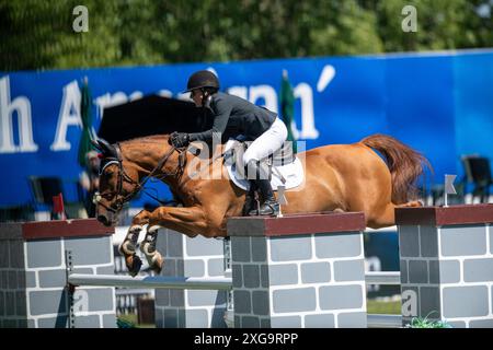 Calgary, Alberta, Canada, 7 juillet 2024. ISIS Landsberg (CAN) Riding Carnaval, North American Showjumping, Spruce Meadows, - Sun Life Derby Banque D'Images