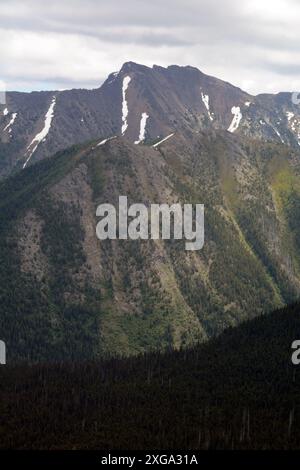 Les sommets et les crêtes de la chaîne Hozameen dans les montagnes des Cascades du Nord du Canada, parc provincial E.C. Manning, Colombie-Britannique, Canada. Banque D'Images