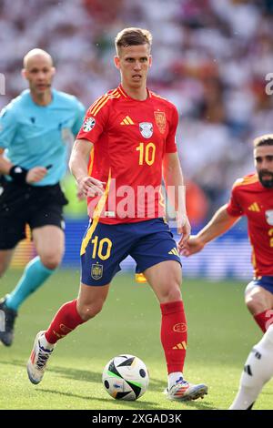 STUTTGART, ALLEMAGNE - 05 JUILLET : Dani Olmo, Espagnol, court avec un ballon pendant le match de quart de finale de l'UEFA EURO 2024 entre l'Espagne et l'Allemagne à Stuttgart Arena le 05 juillet 2024 à Stuttgart, Allemagne. © diebilderwelt / Alamy Stock Banque D'Images