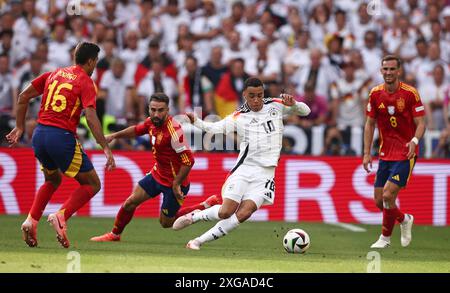 STUTTGART, ALLEMAGNE - 05 JUILLET : Jamal Musiala, d'Allemagne, affronte Dani Carvajal, d'Espagne, lors du match de quart de finale de l'UEFA EURO 2024 opposant l'Espagne et l'Allemagne à la Stuttgart Arena le 05 juillet 2024 à Stuttgart, Allemagne. © diebilderwelt / Alamy Stock Banque D'Images