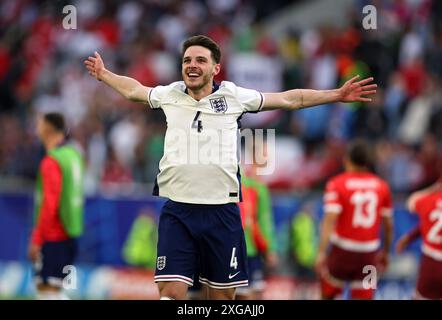 DUSSELDORF, ALLEMAGNE - 06 JUILLET : L'Angleterre Declan Rice célèbre après la victoire de son équipe le match de quart de finale de l'UEFA EURO 2024 entre l'Angleterre et la Suisse à la Düsseldorf Arena le 06 juillet 2024 à Dusseldorf, Allemagne. © diebilderwelt / Alamy Stock Banque D'Images