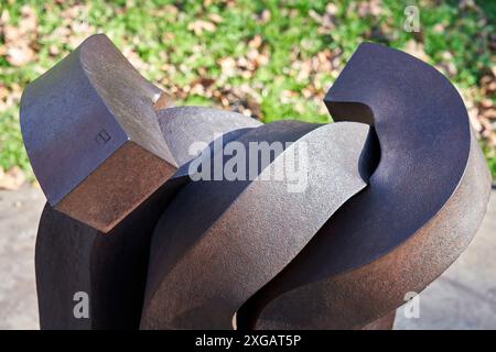 « Knot XVIII, Corten Steel », 1991, Eduardo Chillida (1924-2002), Chillida Leku Museoa, Donostia, Saint-Sébastien, pays Basque, Espagne Banque D'Images