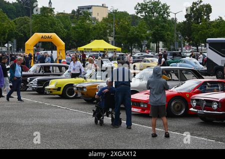 20. Regensburger Classic Rallye, Oldtimer-Rennen bzw Ausfahrt mit Start und Ziel in Regensburg, via Laaber, Beratzhausen, Lupburg, Steinmühle BEI Parsberg, Hexenagger, Kapflberg, Sinzing, Stadtamhof. Foto : Teilnehmer-Fahrzeuge vor dem Start am Dultplatz Regensburg *** 20 Regensburger Classic Rallye, course de voitures classiques ou sortie avec départ et arrivée à Ratisbonne, via Laaber, Beratzhausen, Lupburg, Steinmühle près de Parsberg, Hexenagger, Kapflberg, Sinzing, Stadtamhof photo des véhicules des participants avant le départ à la Dultplatz Regensburg Banque D'Images