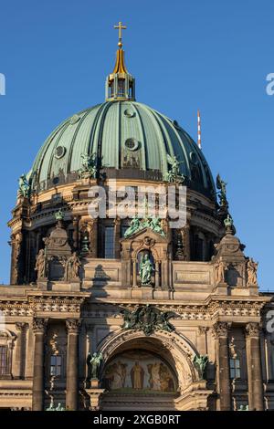 La cathédrale de Berlin (Berliner Dom) dans la ville de Berlin, Allemagne. Dôme et tympan de la paroisse suprême évangélique et de l'église collégiale. Banque D'Images