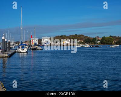 Ferries et bateaux de plaisance Wight Link, port de Lymington, Lymington, parc national de New Forest, Hampshire, Angleterre, Royaume-Uni, novembre 2022 Banque D'Images