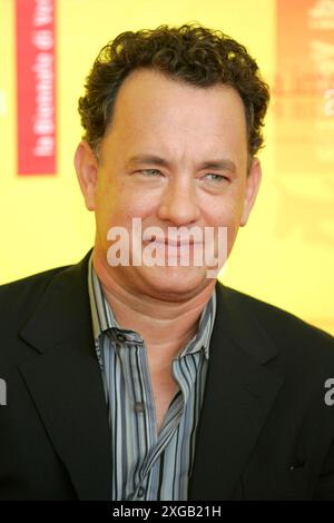 Tom Hanks beim Photocall zum Kinofilm le terminal auf der Biennale di Venezia 2004 / 61. Internationale Filmfestspiele von Venedig im Palazzo del Casino. Venedig, 01.09.2004 *** Tom Hanks à la photocall pour le film The terminal à la Biennale di Venezia 2004 61 Venice International film Festival au Palazzo del Casino Venice, 01 09 2004 Foto:xD.xBedrosianx/xFuturexImagex terminal 4905 Banque D'Images