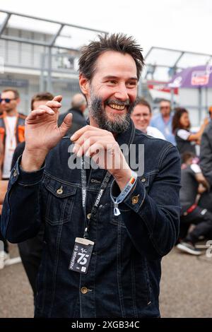 Hermsdorf, Deutschland. 06 juillet 2024. Hermsdorf : Moto GP Sachsenring 2024 le 6 juillet 2024, (photo de Juergen Tap) Keanu Reeves visitant le Moto GP au Sachsenring crédit : dpa/Alamy Live News Banque D'Images