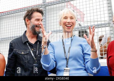 Hermsdorf, Deutschland. 06 juillet 2024. Hermsdorf : Moto GP Sachsenring 2024 le 6 juillet 2024, (photo de Juergen Tap) Keanu Reeves visitant le Moto GP au Sachsenring crédit : dpa/Alamy Live News Banque D'Images