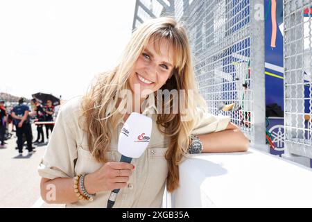 Hermsdorf, Deutschland. 06 juillet 2024. Hermsdorf : Moto GP Sachsenring 2024 le 6 juillet 2024, (photo de Juergen Tap) Eve Scheer (modérateur) crédit : dpa/Alamy Live News Banque D'Images