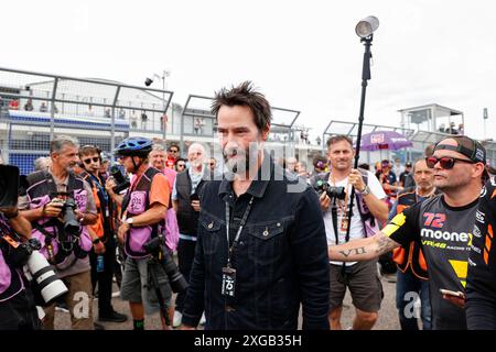 Hermsdorf, Deutschland. 06 juillet 2024. Hermsdorf : Moto GP Sachsenring 2024 le 6 juillet 2024, (photo de Juergen Tap) Keanu Reeves visitant le Moto GP au Sachsenring crédit : dpa/Alamy Live News Banque D'Images