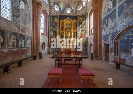 BUTTIGLIERA ALTA, ITALIE, 11 OCTOBRE 2023 - intérieur de l'abbaye de Sant'Antonio de Ranverso à Buttigliera Alta, province de Turin, Piémont, Italie Banque D'Images