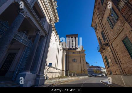 VERCELLI, ITALIE 25 NOVEMBRE 2023 - la cathédrale de Sant'Eusebio dans la ville de Vercelli, Piémont, Italie Banque D'Images