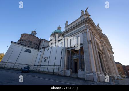 VERCELLI, ITALIE 25 NOVEMBRE 2023 - la cathédrale de Sant'Eusebio dans la ville de Vercelli, Piémont, Italie Banque D'Images