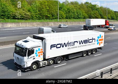 Culina logos une entreprise britannique de logistique alimentaire et de boisson Mercedes hgv camion remorque filiale Fowler Welch semi-remorque rigide route autoroutière M25 anglaise Banque D'Images