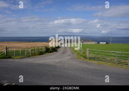 Entrée à Longoe Farm sur le Pentland Firth à East Mey sur une route côtière à Caithness près de Castle Mey acheté par la mère de la Reine en 1958 Banque D'Images