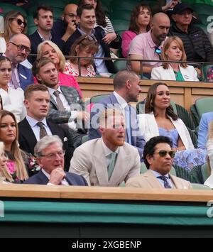 Londres, Royaume-Uni. 06 juillet 2024. LONDRES, ANGLETERRE - 6 JUILLET : Ben Stokes (au milieu), Roy Hodgson (à l'avant à gauche) Sachin Tendulkar (à l'avant à droite) et Jessica Ennis Hill dans la Royal Box le sixième jour des Championnats de tennis de Wimbledon au All England Lawn Tennis and Croquet Club le 6 juillet 2024 à Londres, Angleterre crédit : MB Media solutions/Alamy Live News Banque D'Images