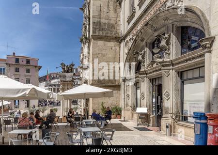 Café restaurant dans le monastère de Santa Cruz dans la ville de Coimbra, Portugal, Europe Banque D'Images