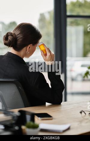 Femme d'âge moyen accablée, pilules. Banque D'Images