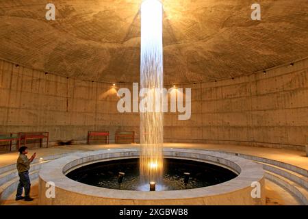 Fontaine à l'intérieur du Musée de l'indépendance à Suhrawardy Udyan, Dhaka, Bangladesh, 29 décembre 2010. Le Musée de l'indépendance à Dhaka, Bangladesh d Banque D'Images