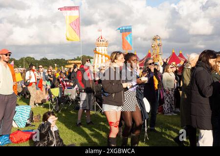 Brighton, East Sussex, Royaume-Uni. 7 juillet 2024. Les fêtards apprécient les performances musicales au Love Supreme Festival le 7 juillet 2024, au festival près de Brighton au Royaume-Uni. (Crédit image : © Rod Harbinson/ZUMA Press Wire) USAGE ÉDITORIAL SEULEMENT! Non destiné à UN USAGE commercial ! Banque D'Images