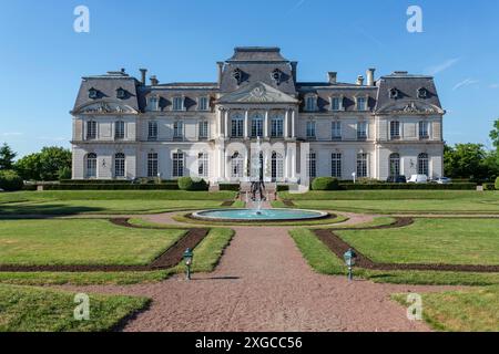 France, Indre et Loire, vallée de la Loire classée au Patrimoine mondial de l'UNESCO, Montbazon, le Château d'Artigny construit dans le style régence de 1913 à 1921 par le parfumeur François Coty, il a été racheté par René Traversac, créateur de la chaîne hôtelière Relais et Châteaux Banque D'Images