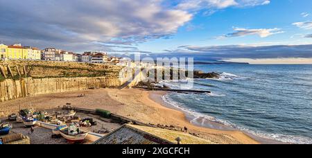 La Praia dos Pescadores, plage de pêcheurs dans le village d'Ericeira près de Lisbonne, Portugal Banque D'Images