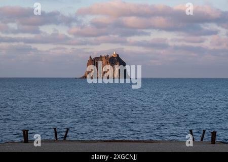 Vue de Strombolicchio, Iles Eoliennes, Italie Banque D'Images