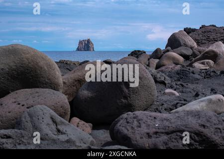 Vue de Strombolicchio, Iles Eoliennes, Italie Banque D'Images