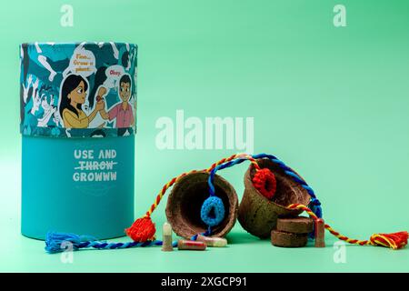 Célébrer Raksha Bandhan avec un Rakhi écologique et une touche de nature Banque D'Images