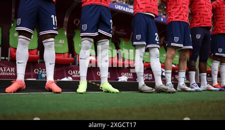 Dusseldorf, Allemagne. 6 juillet 2024. Les membres inférieurs et les bottes des joueurs sont vus pendant l'hymne national avant le coup d'envoi du match quart de finale des Championnats d'Europe de l'UEFA à Dusseldorf Arena, Dusseldorf. Le crédit photo devrait se lire : Jonathan Moscrop/Sportimage crédit : Sportimage Ltd/Alamy Live News Banque D'Images