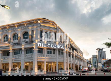 George Town, Penang, Malaisie-April27 2023 : L'hôtel de luxe cinq étoiles, construit en 2018, en accord avec le style colonial britannique de l'architecture environnante Banque D'Images