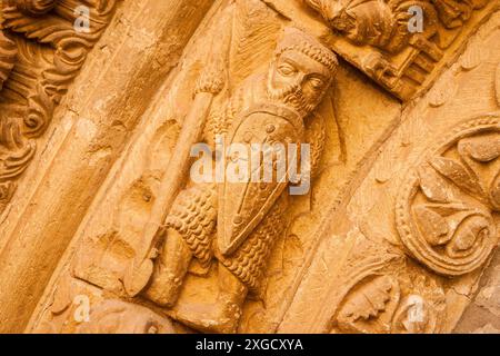 Reliefs romans dans le monastère de Santa María la Real, IX siècle. Piasca. Picos de Europa. Cantabrie. Espagne. Banque D'Images