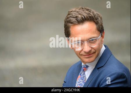 Carl Dinnen - ITV News correspondant politique - à Downing Street le lendemain de la victoire des travaillistes aux élections législatives, le 5 juillet 2024. Banque D'Images