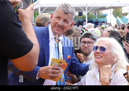 Semino Rossi - Immer wieder sonntags 2024, Folge 04 Semino Rossi. ARD-Unterhaltungsshow Immer Wieder sonntags. TV-Aufzeichnung und Live-Übertragung vom 07.07.2024 aus dem Wasserpark Rulantica, Rust. Baden-Württemberg, Deutschland. *** Semino Rossi Immer Wieder sonntags 2024, épisode 04 Semino Rossi ARD Entertainment show Immer Wieder sonntags enregistrement TV et diffusion en direct du 07 07 07 2024 depuis le parc aquatique Rulantica, Rust Baden Württemberg, Allemagne Banque D'Images