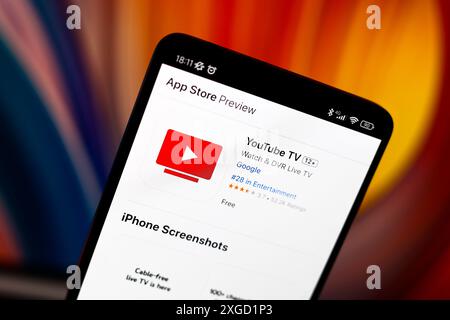 Paraguay. 08 juillet 2024. Dans cette illustration photo, le logo de l'application YouTube TV apparaît sur la page de téléchargement de l'Apple Store sur l'écran du smartphone. Crédit : SOPA images Limited/Alamy Live News Banque D'Images