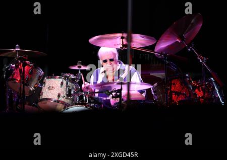 Ian Paice, der Schlagzeuger von Deep Purple, während dem Auftritt von Deep Purple am Summerside Festival à Grenchen am 20. Juni 2024. Ian Paice, der Schlagzeuger von Deep Purple, während dem Auftritt von Deep Purple am Summerside Festival à Grenchen am 20. Juni 2024 Grenchen Kanton Solothurn Schweiz *** Ian Paice, le batteur de Deep Purple, lors de la représentation de Deep Purple au Summerside Festival de Grenchen le 20 juin 2024 Ian Paice, le batteur de Deep Purple, lors de la représentation de Deep Purple au Summerside Festival à Grenchen le 20 juin 2024 Grenchen Canton Solothurn S. Banque D'Images