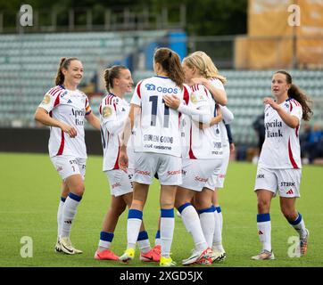 Oslo, Norvège. 07 juillet 2024. Oslo, Norvège, 7 juillet 2024 : les joueurs de Valerenga célèbrent après avoir marqué lors du match de football de la Toppserien League entre Stabaek et Valerenga au stade Nadderud à Oslo, Norvège (Ane Frosaker/SPP) crédit : SPP Sport Press photo. /Alamy Live News Banque D'Images