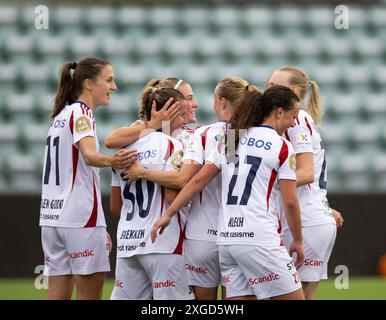 Oslo, Norvège. 07 juillet 2024. Oslo, Norvège, 7 juillet 2024 : les joueurs de Valerenga célèbrent après avoir marqué lors du match de football de la Toppserien League entre Stabaek et Valerenga au stade Nadderud à Oslo, Norvège (Ane Frosaker/SPP) crédit : SPP Sport Press photo. /Alamy Live News Banque D'Images